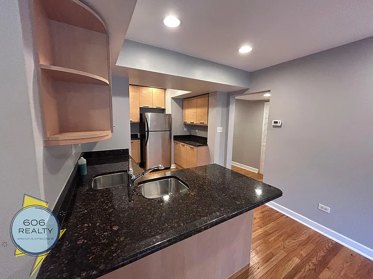 6954 N Greenview Ave — Photo 18