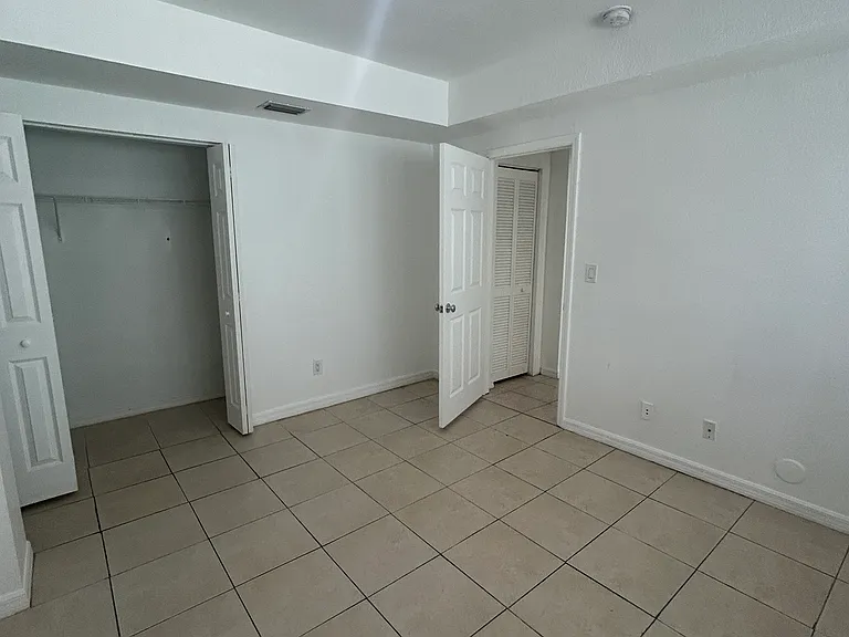 1945 Calais Dr #3 — Photo 15