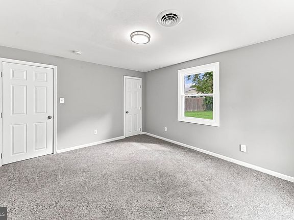 5th image of 304 Frazer Pl