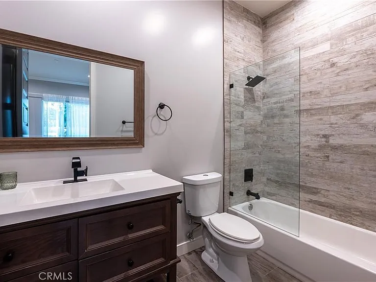 6940 Peach Ave — Photo 32