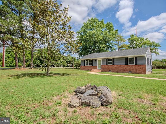 3rd image of 31686 Kenilworth Dr