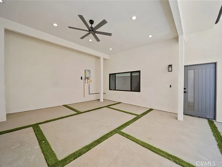 11488 Burbank Blvd — Photo 9