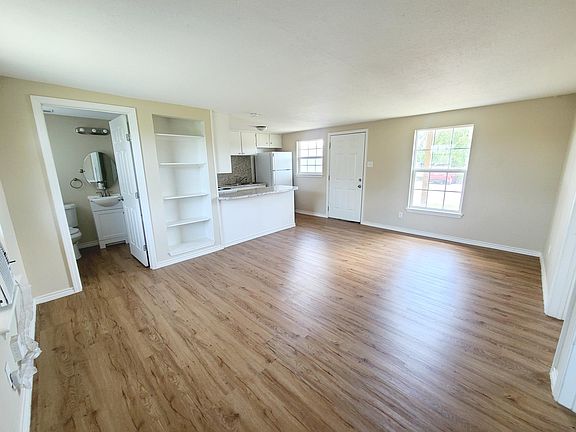 3rd image of 10837 Leopard St #B