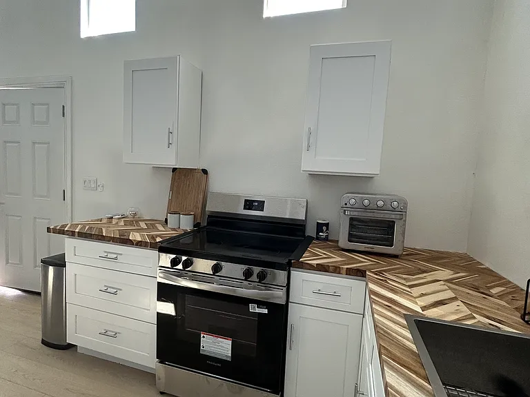 5117 Foothill Blvd — Photo 10