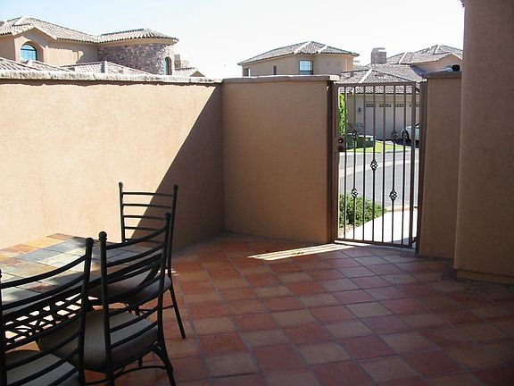 Private Entry Courtyard