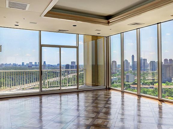 4th image of 121 N Post Oak Ln #1807
