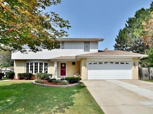 1310 Oakton St, Park Ridge, IL 60068