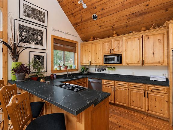 4th image of 456 Silverglance Way