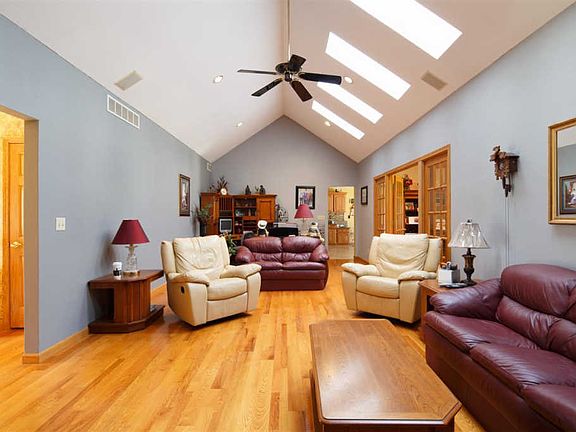 4th image of 1371 Collingswood Dr