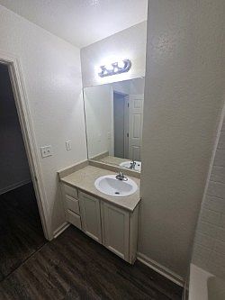 4th image of 1665 Wendy Ln #3