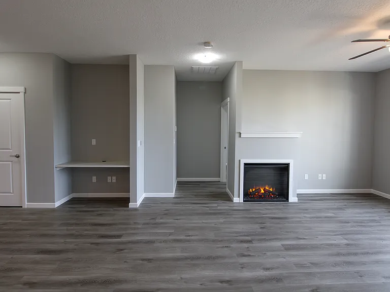 579 SE Shire Ln — Photo 5