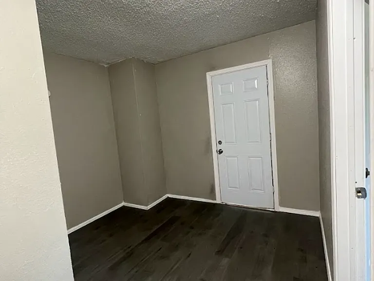 7219 Edenborough Dr — Photo 18
