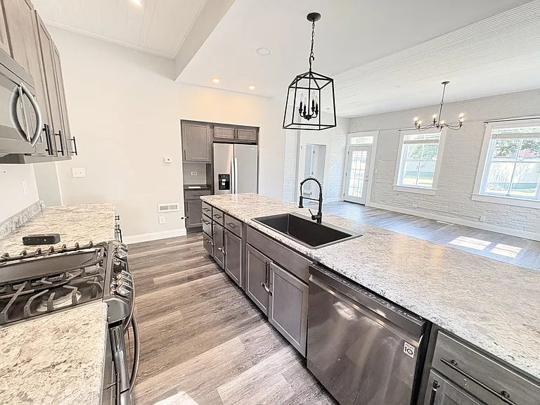 507 E Church St — Photo 3