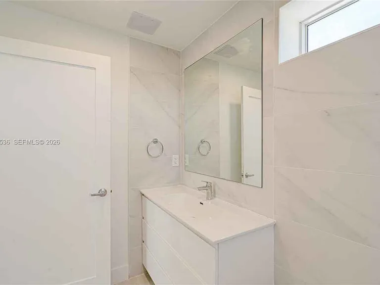 816 84th St — Photo 7