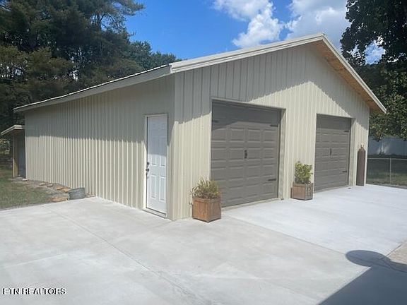 2nd image of 825 N Whispering Oak Cir