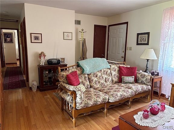 3rd image of 1254 Kossuth Ave