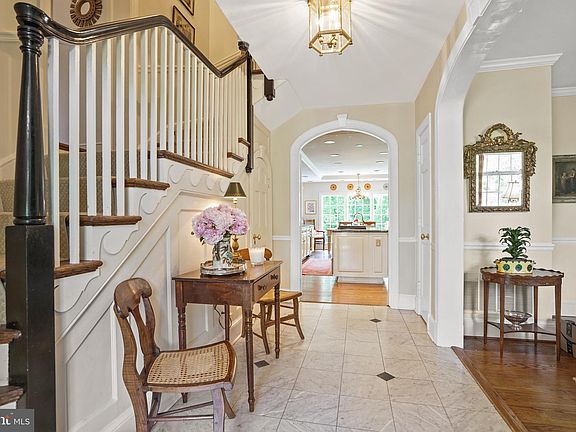 3rd image of 314 Mansion Dr