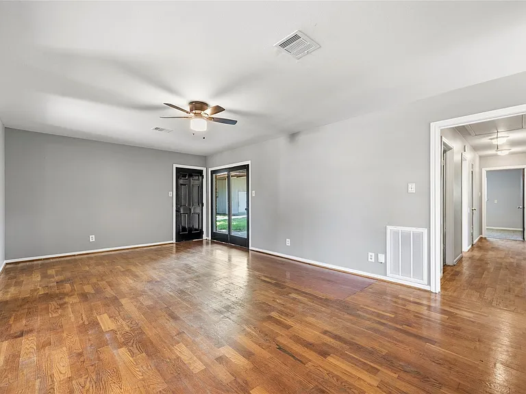 4014 Mona Lee Ln — Photo 8