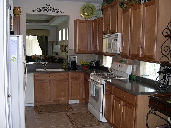 Maple Kitchen w/ Corian