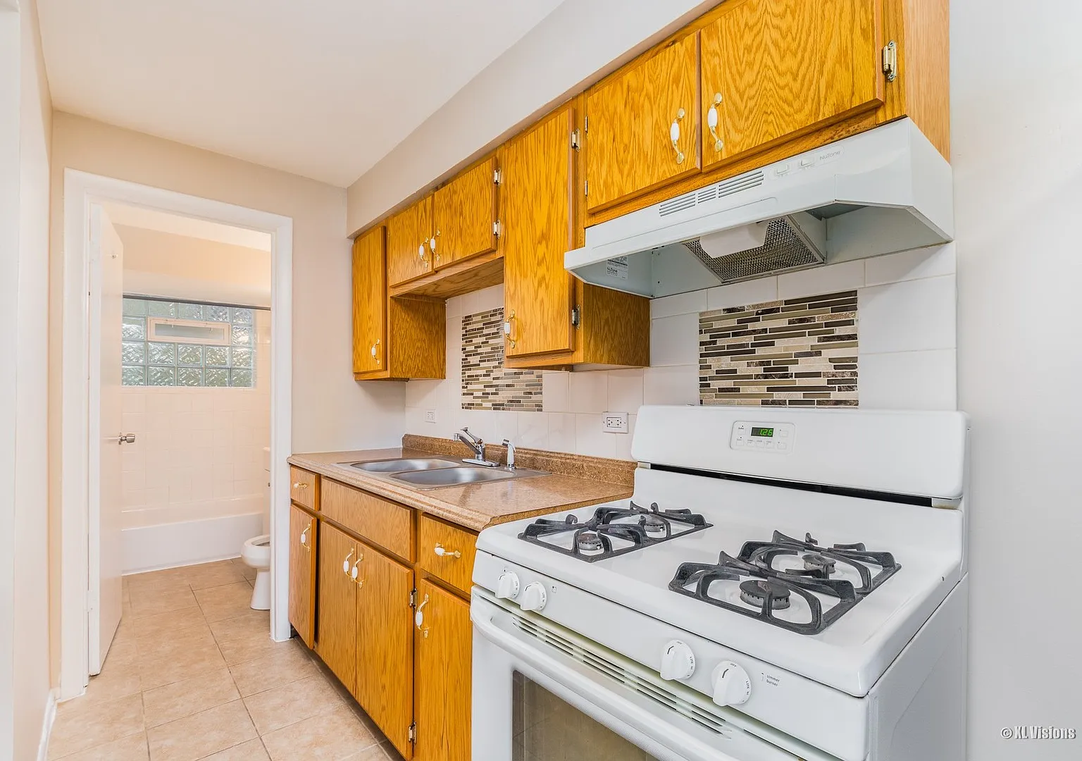 813 E Marquette Rd — Photo 2