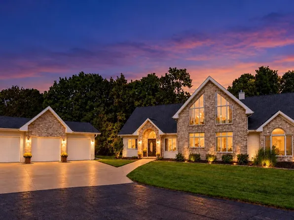 N2145 Fox Ridge Ln, New London, WI 54961