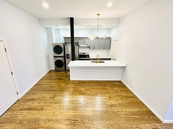 2nd image of 118 Baltimore St #308