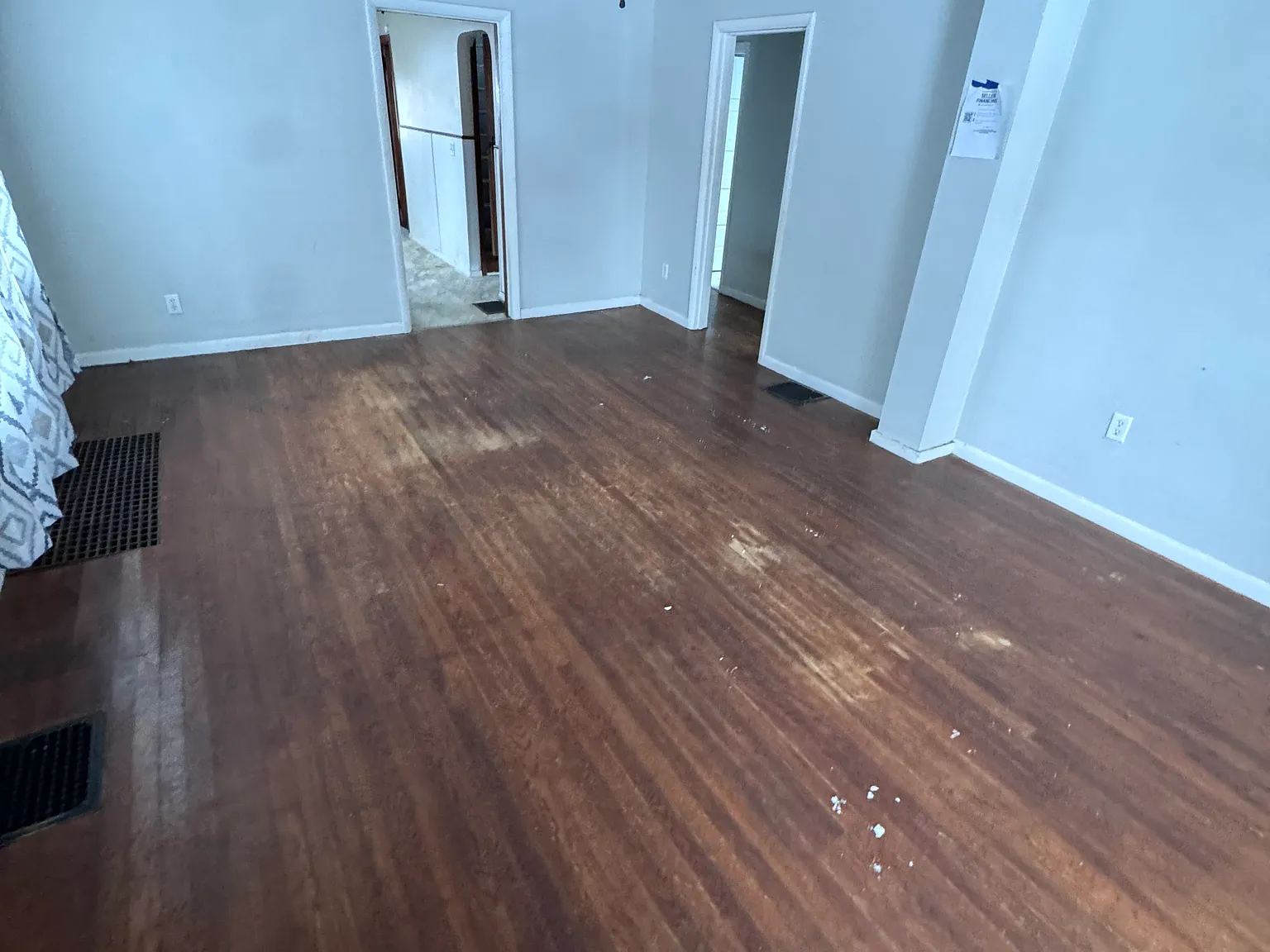 3 bed, 936 sqft, $1,300 — Photo 2