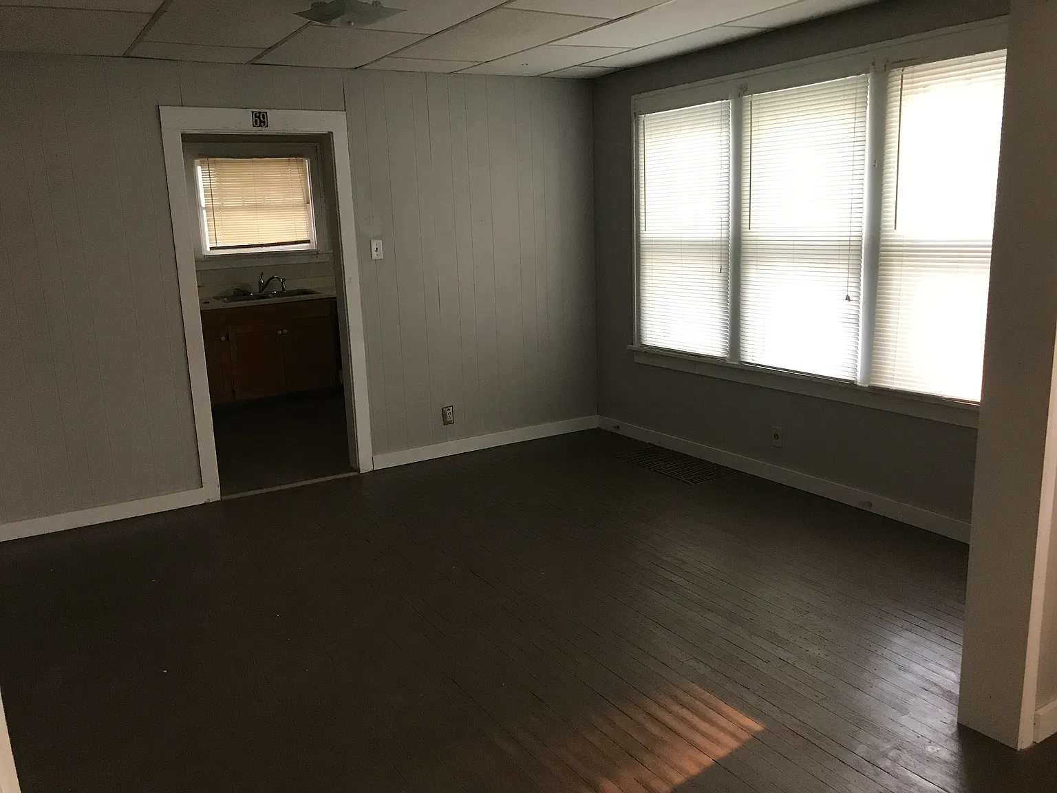 6 bed, 3600 sqft, $2,250 — Photo 2