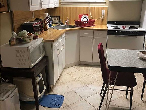 2nd image of 6 High Gate Dr