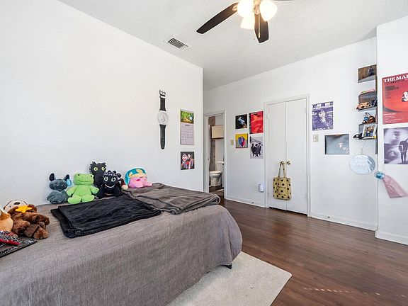 4th image of 912 W 22nd St APT 305