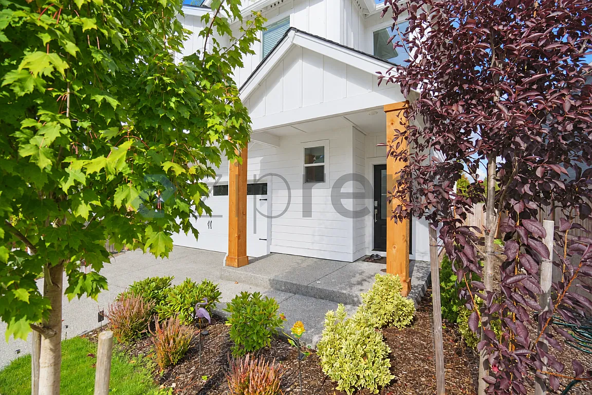 4 bed, 2500 sqft, $4,990 — Photo 2