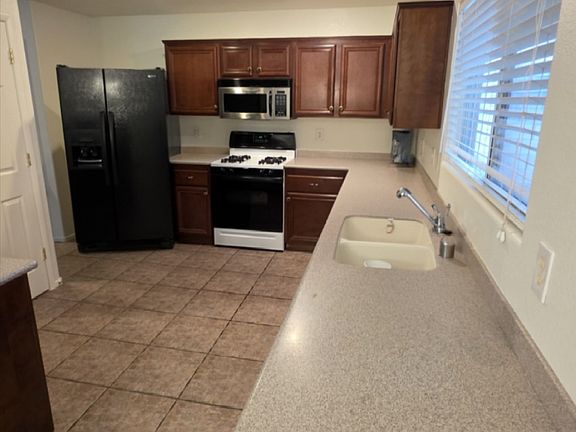 4th image of 11104 Calder Ave