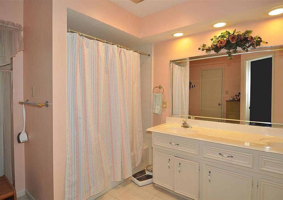 1st image of 3206 Villa Park Dr