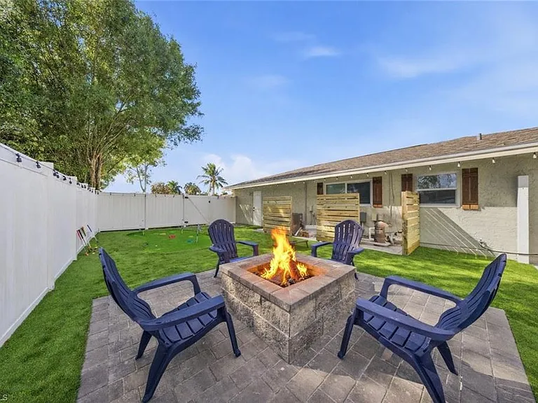 2473 Poinciana St — Photo 21
