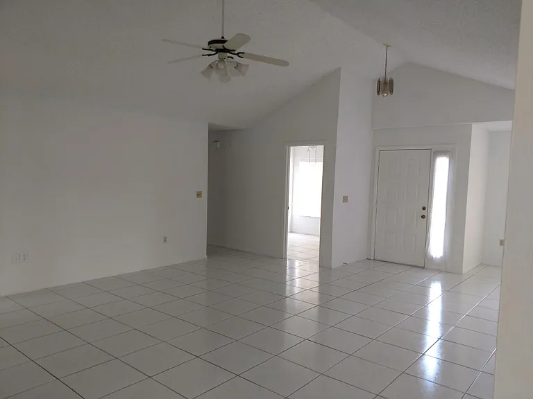 2696 La Alameda Ave — Photo 15