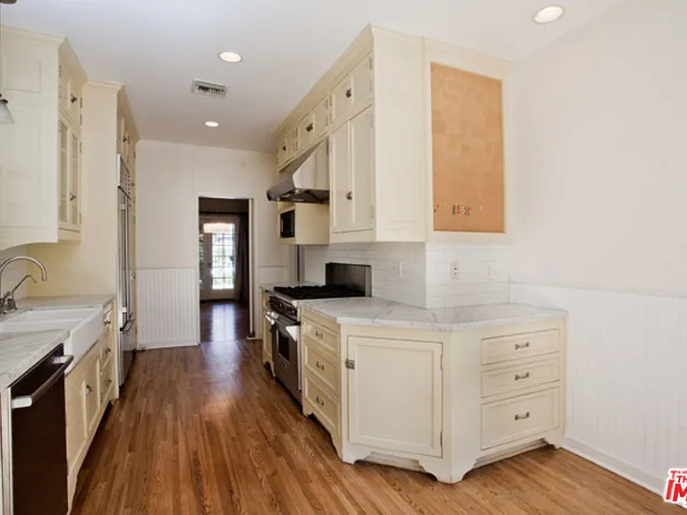 251 S Citrus Ave — Photo 5