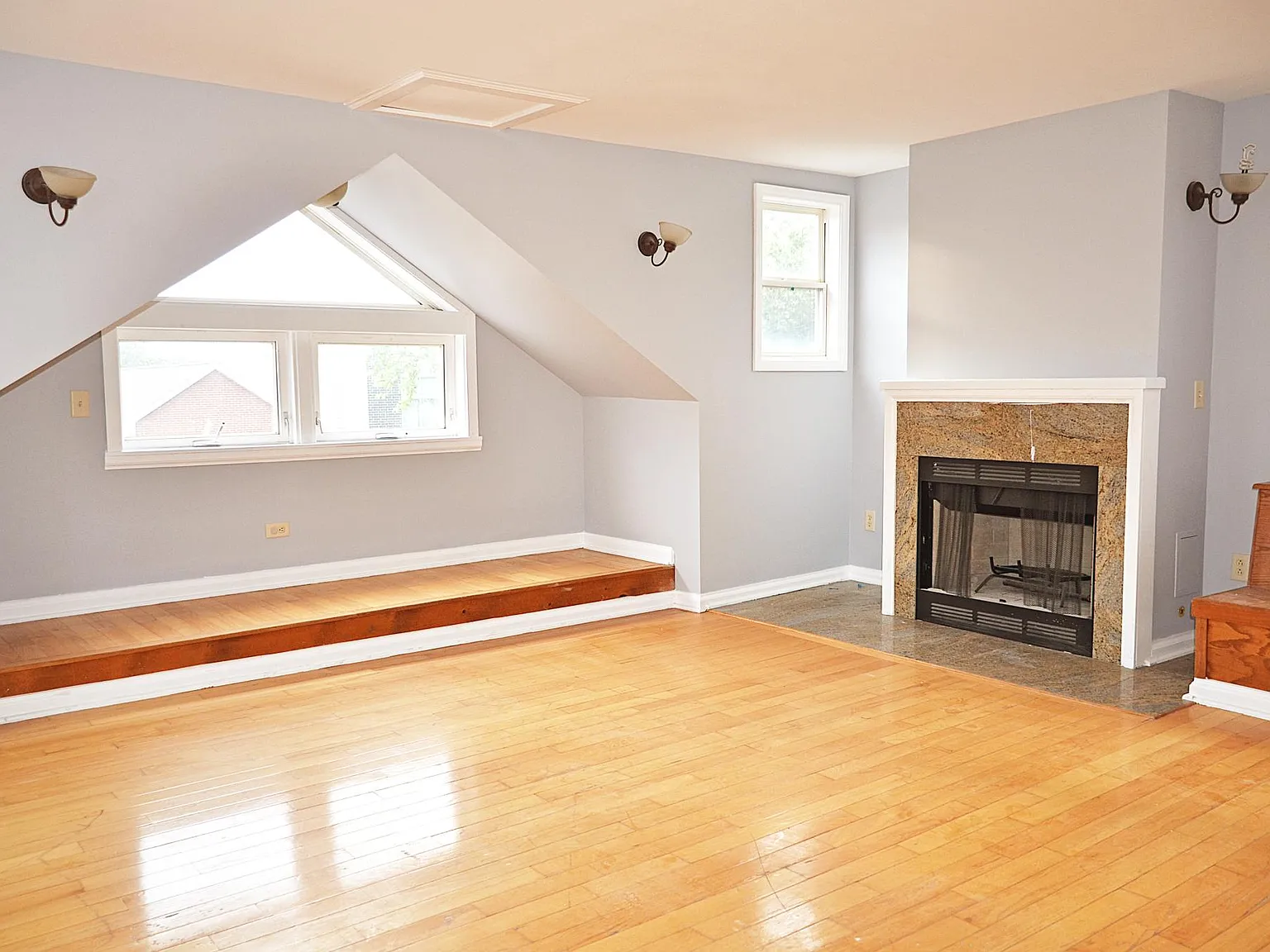 3 bed, 1800 sqft, $3,495 — Photo 2