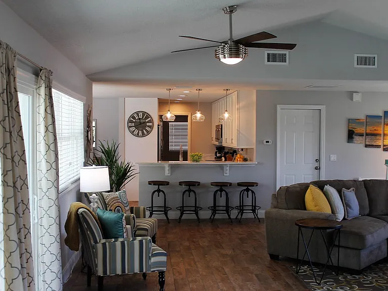 12 Clarendon Ct S — Photo 8