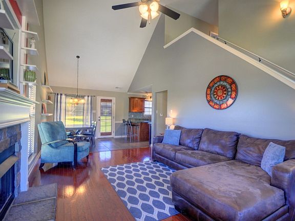 3rd image of 520 Tate Dr
