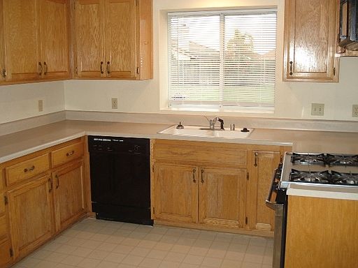 4th image of 1110 E Seaward Dr
