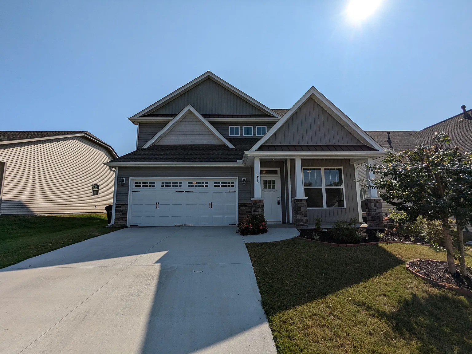 3 bed, 2.5 bath, 1912 sqft, $2,050 — Photo 1