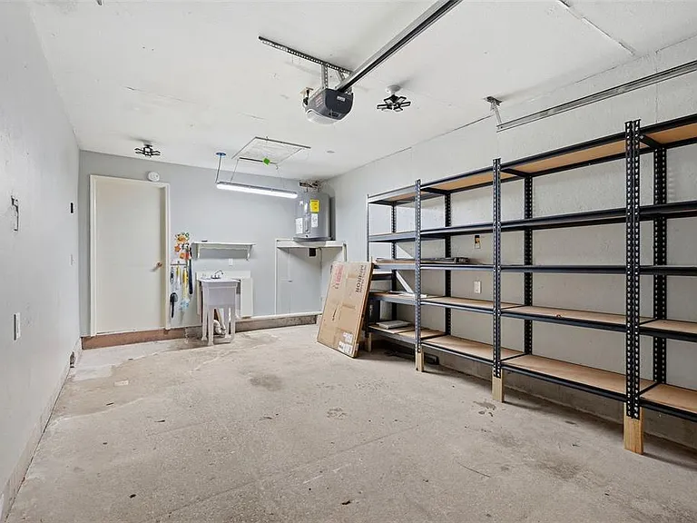345 Bailey St — Photo 22