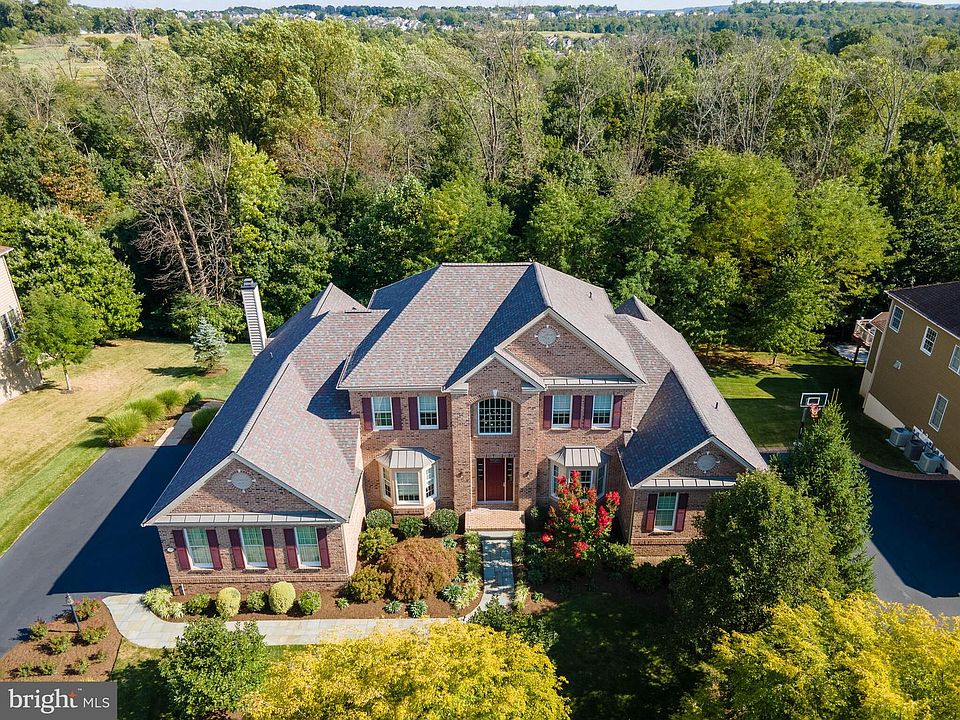 1st image of 45 Goldfinch Cir