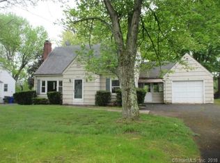 86 West St, Windsor Locks, CT 06096