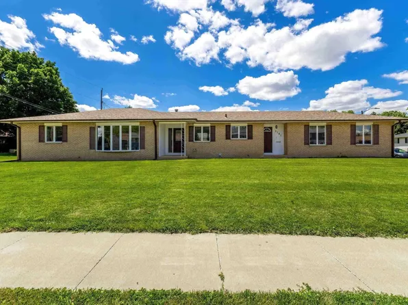 3701 Kennedy Dr, East Moline, IL 61244