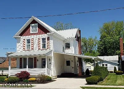 205 Woodlawn Ave photo 1