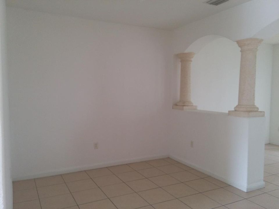 1st image of 2814 SE 16th Ave #120