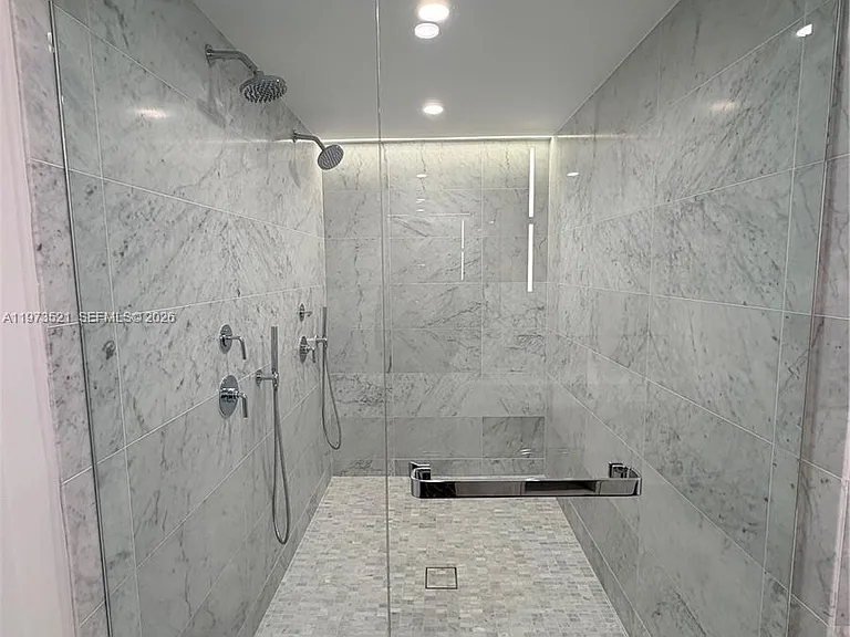 9201 E Bay Harbor Dr #303 — Photo 22