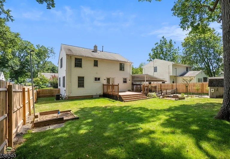 13 Wayne Blvd — Photo 2
