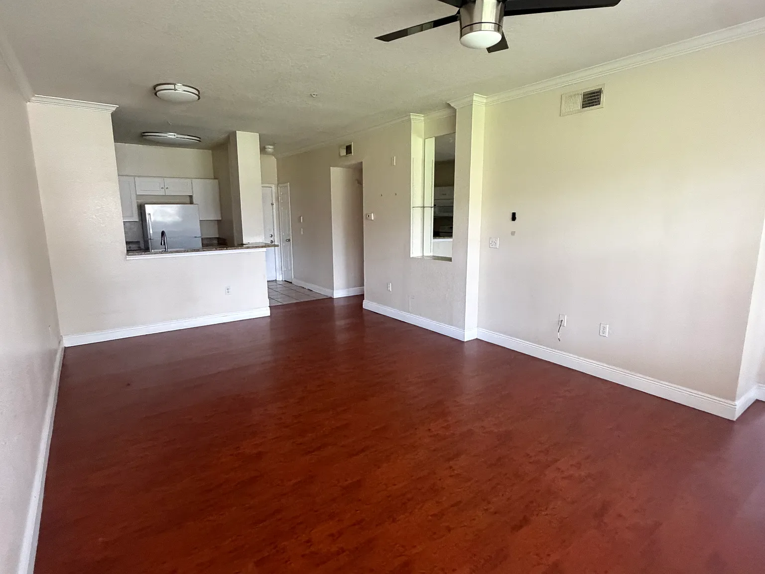 2 bed, 1014 sqft, $1,600 — Photo 2